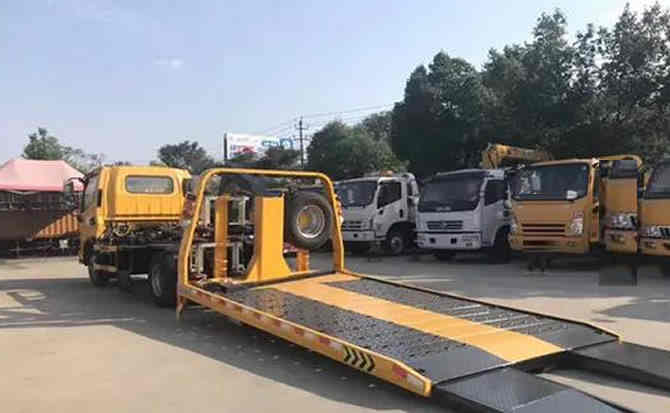 龙陵汽车中途维修案例
